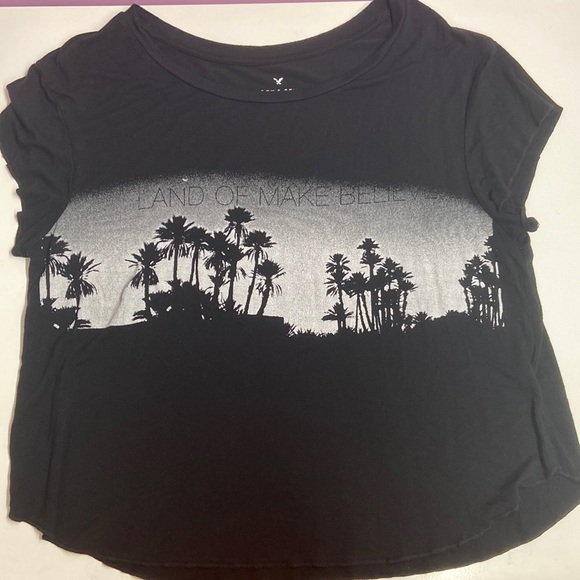 Hi there! I’m selling this black printed tee from American Eagle. - Picture 1 of 1